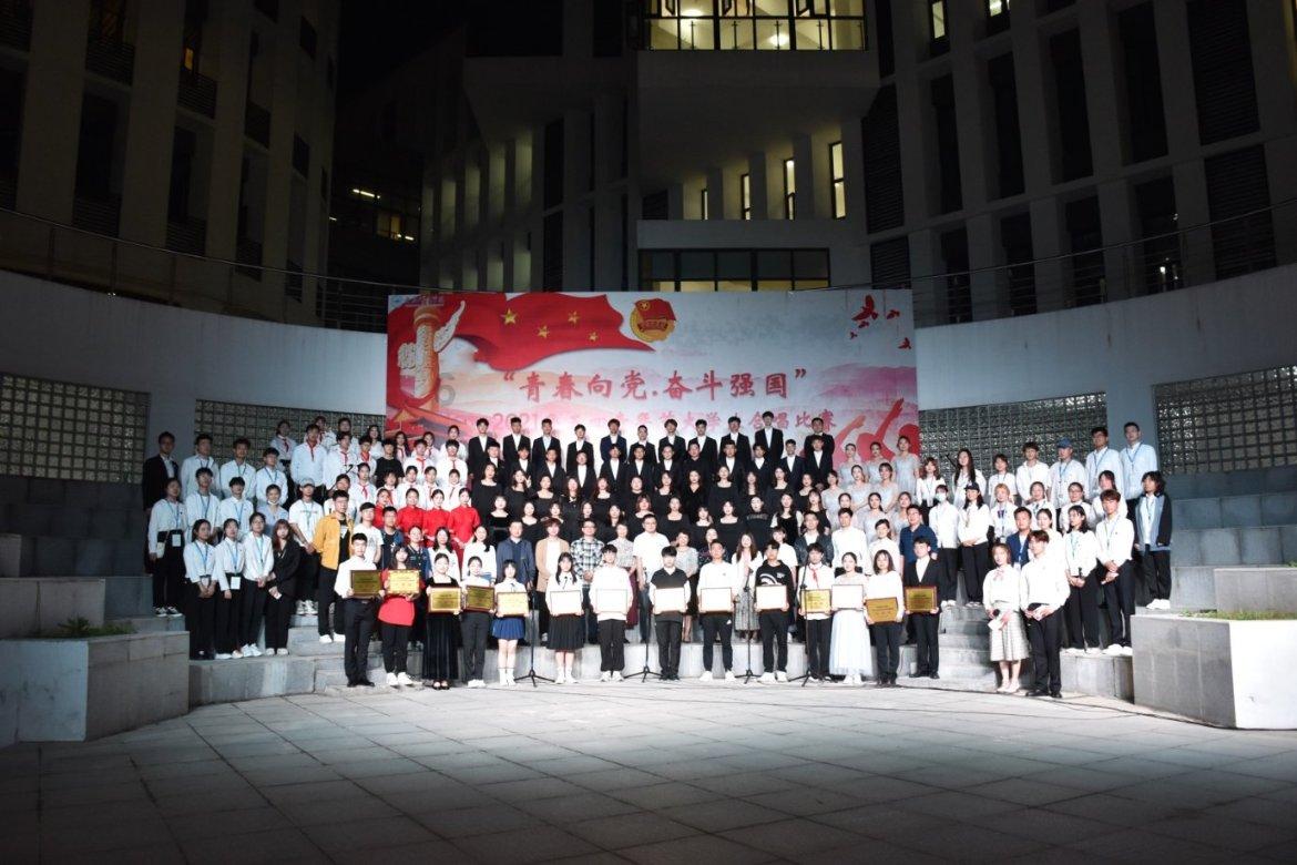 王思聪搂新欢逛街,身材火辣三围傲人,网友直呼:赶快去请孙一宁